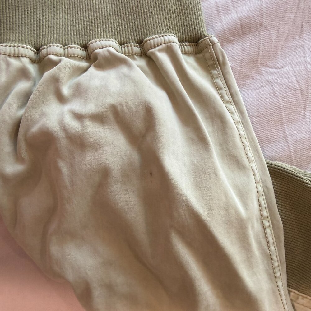 Free People Baggy Cargo Style pants with lots of pockets - Picture 8 of 11